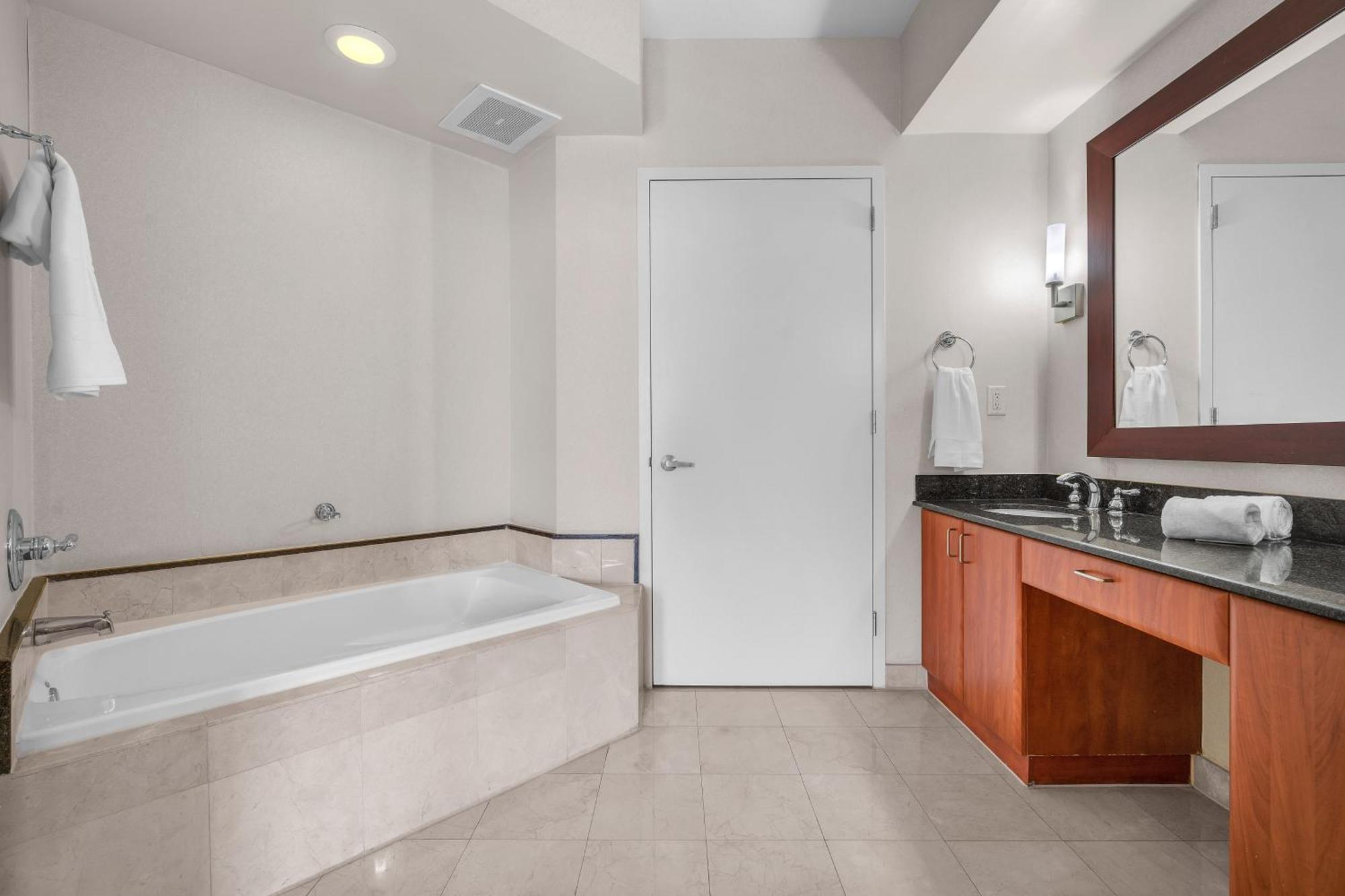 מיאמי ביץ' Trump Intl 2 Bedroom Apartment 1600 Sqf Ocean Front מראה חיצוני תמונה